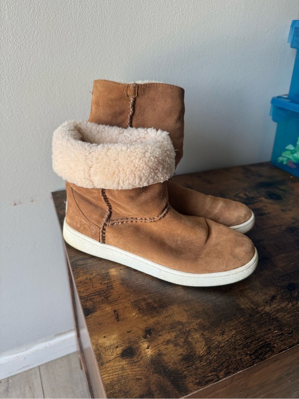 UGG Mika Classic Sneaker Boots Womens 7.5 Chestnut Suede Shearling Cuffed Boots